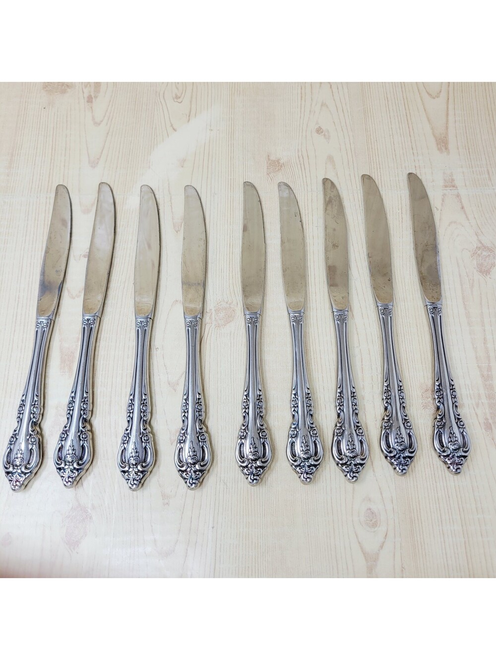Lot of 9 Oneida Community Brahms Dinner Knives 9" Glossy